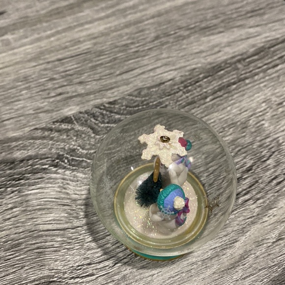 Hallmark | Cool Friends (2002) - Keepsake Ornament - Picture 14 of 15